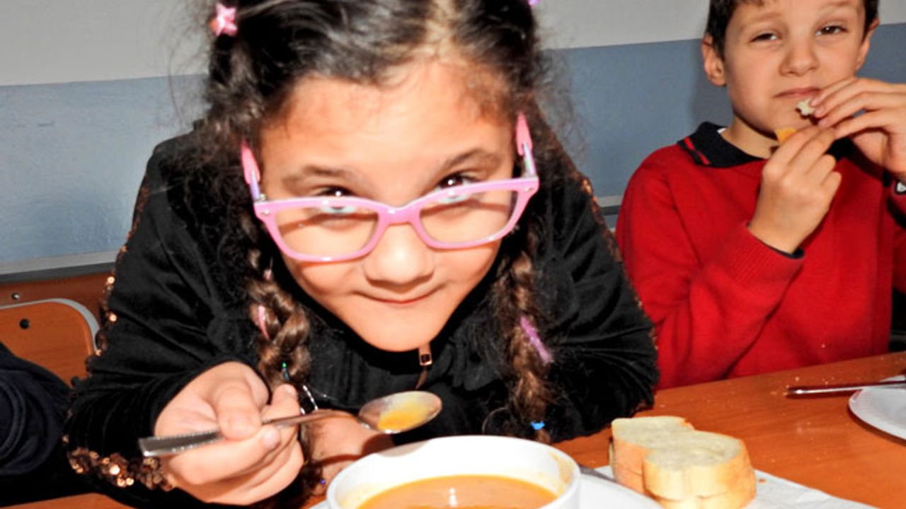 Okulda anne çorbası