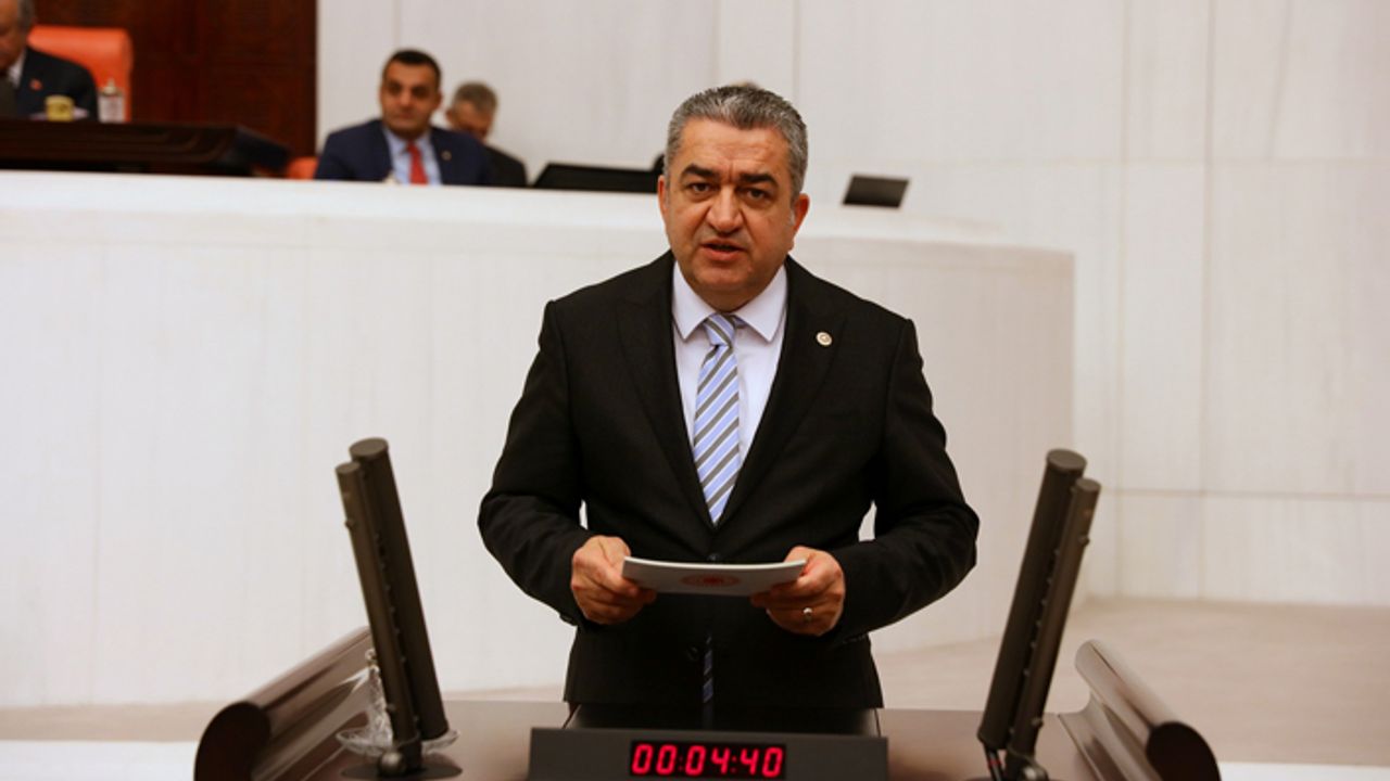 İzmir-Çeşme otobanını TBMM gündemine taşındı
