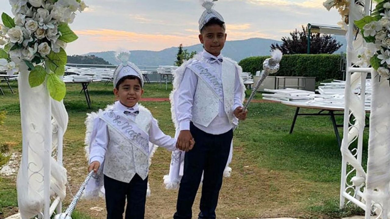 İzmir'de tedavi gören Vanlı kardeşlere sünnet düğünü