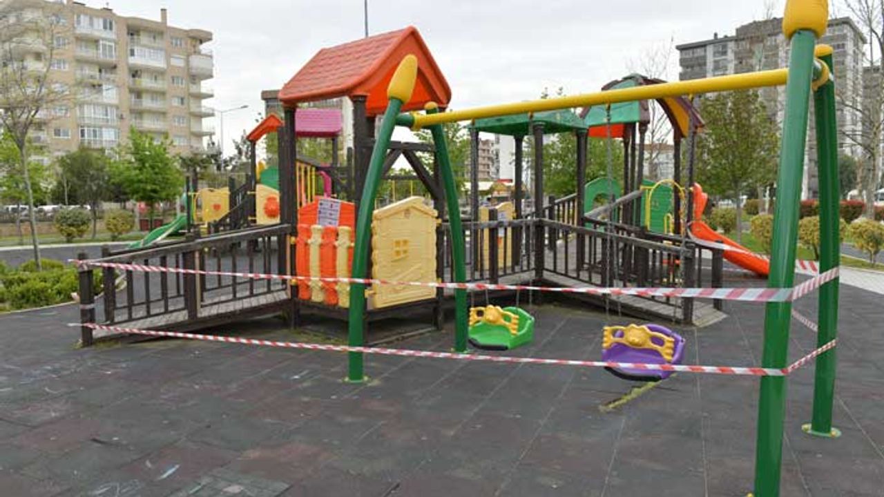 Çiğli’de Çocuk Parkları kapatıldı