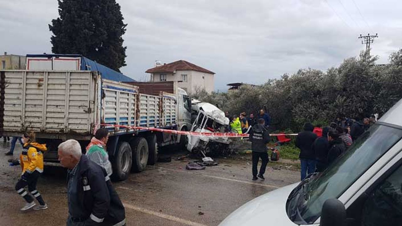 İzmir’de korkunç kaza: 1 ölü, 4 yaralı