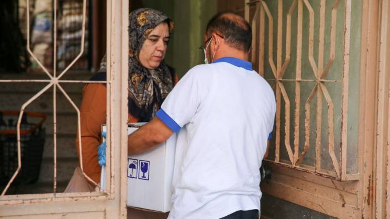 Buca’daki mültecilere gıda ve hijyen desteği