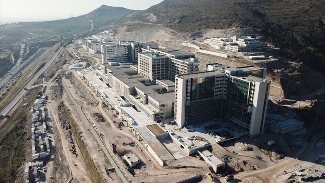 CHP’li Adıgüzel: Şehir hastanelerinin malzemeleri kamudan temin ediliyor