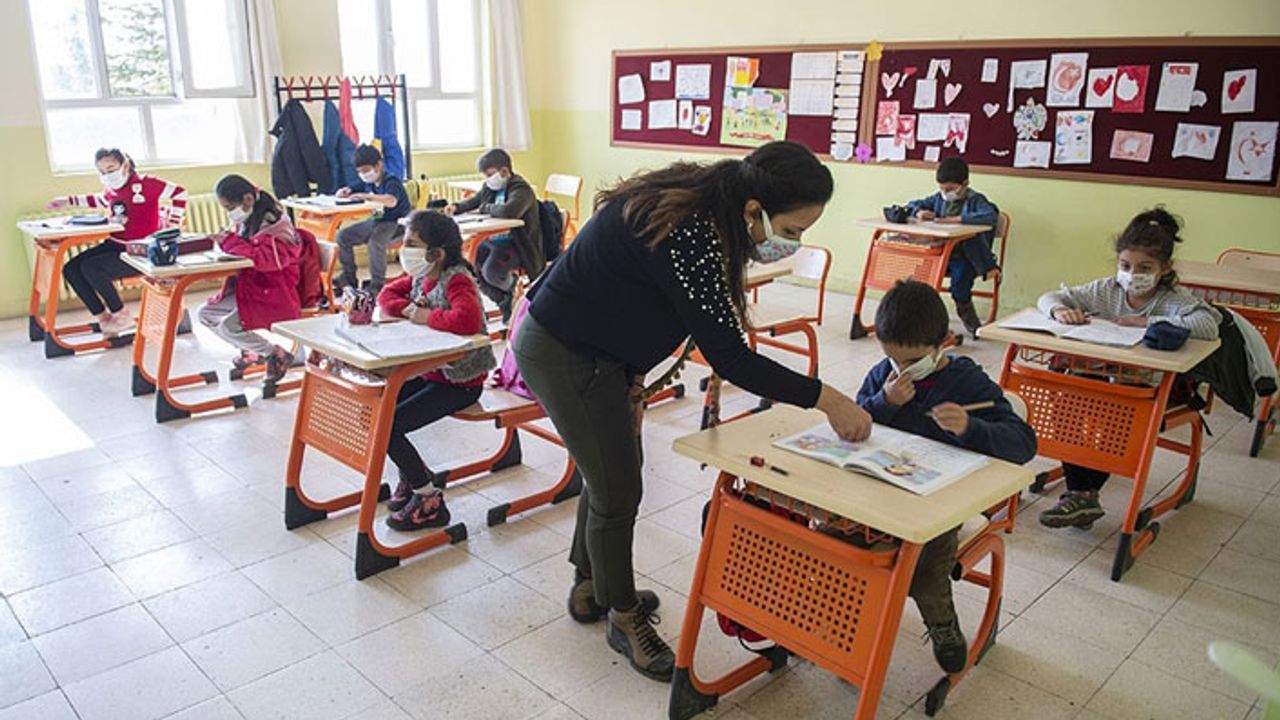 İlkokullar, 8 ve 12. sınıflarda yüz yüze eğitim başlıyor
