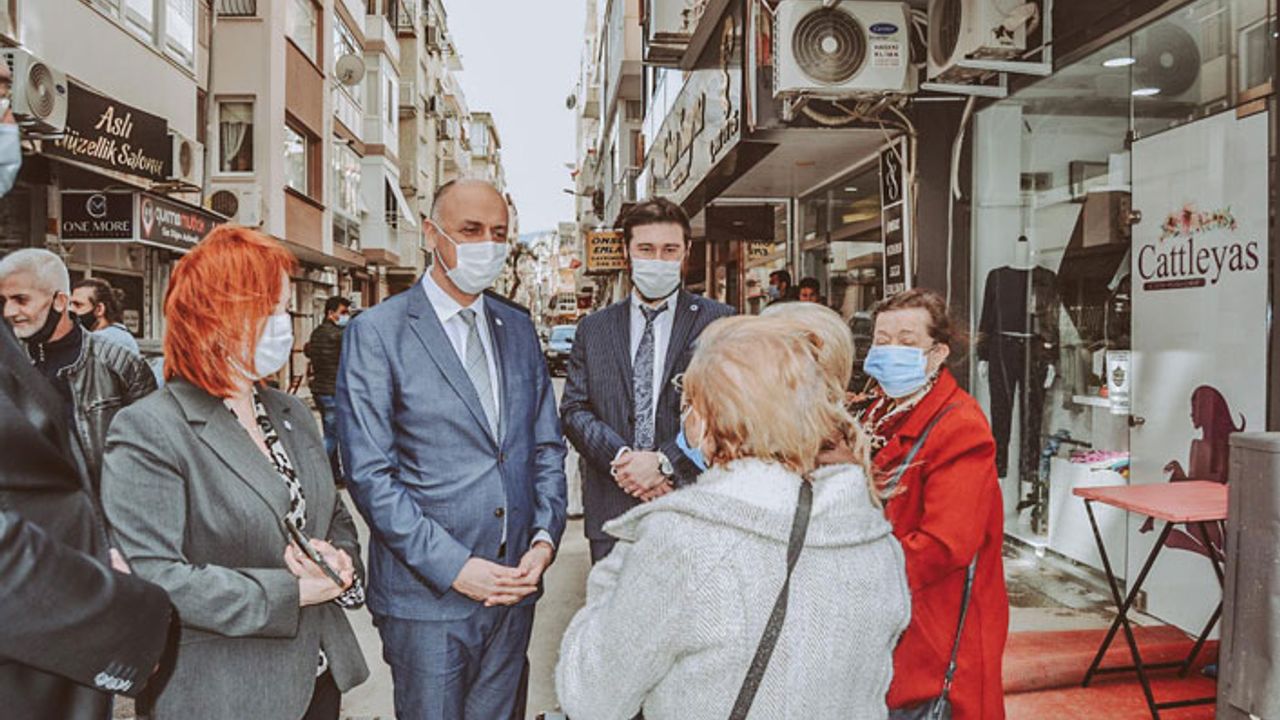İYİ Parti’den İzmir'de sel felaketinde zarar gören esnaflara ziyaret
