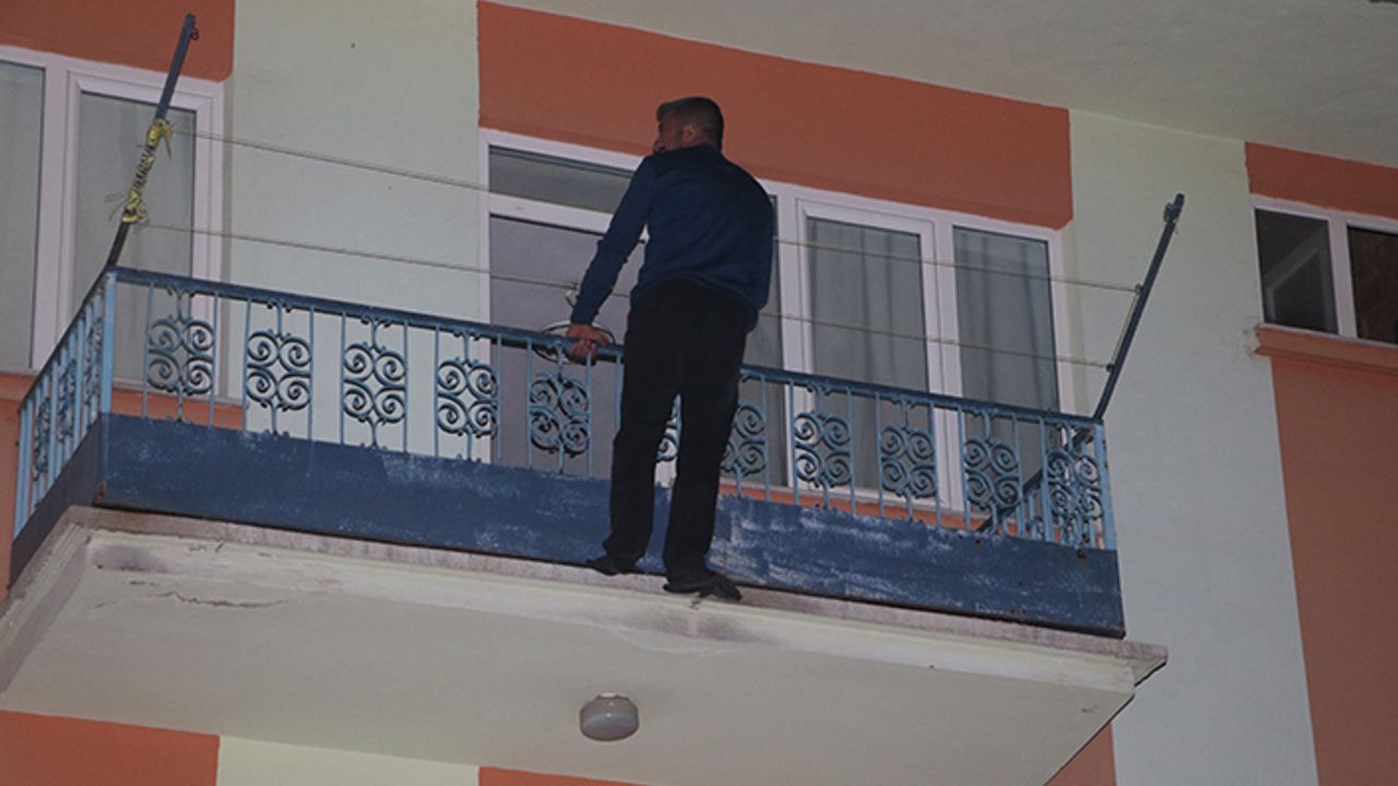 Oğlu 3. kattan atladı, annesi gözyaşları içinde izledi