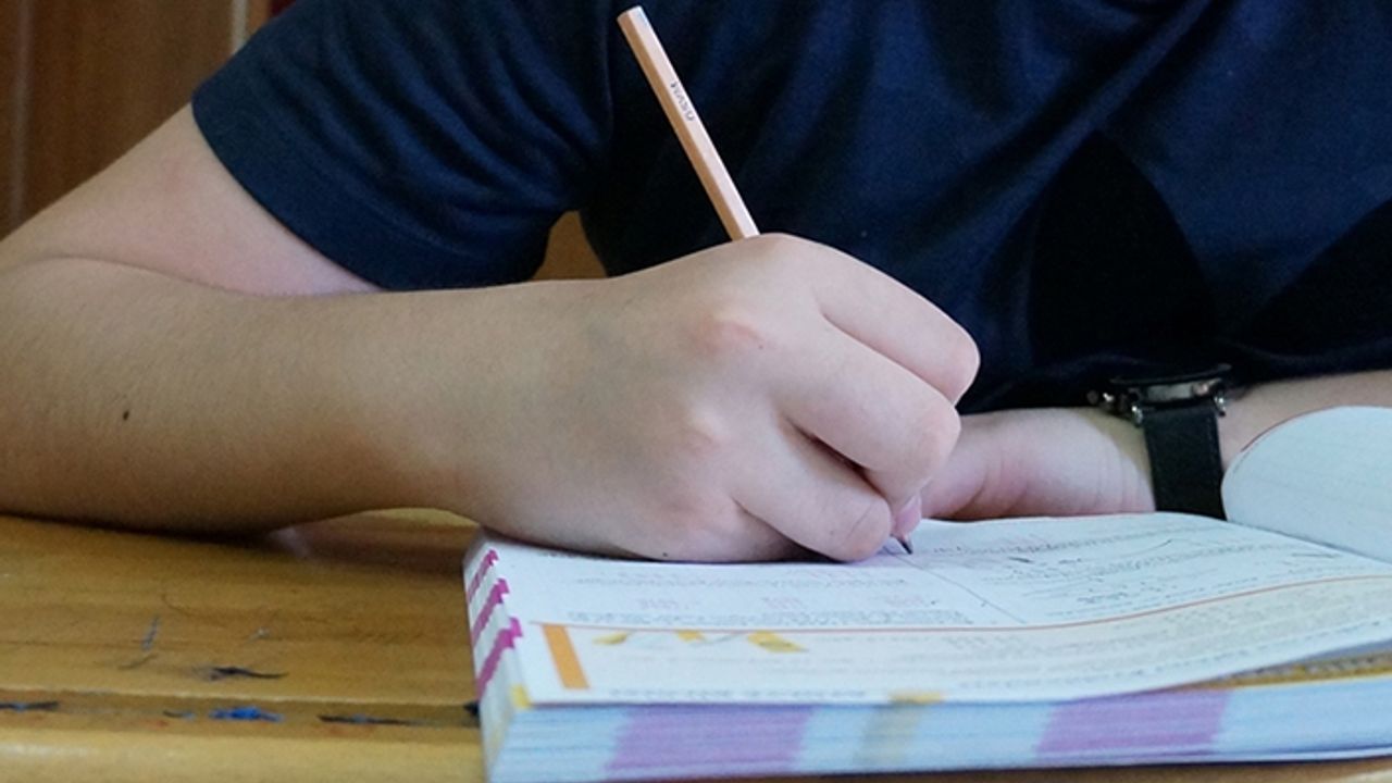 MEB'den liselerde yüz yüze sınav takvimi güncellemesi