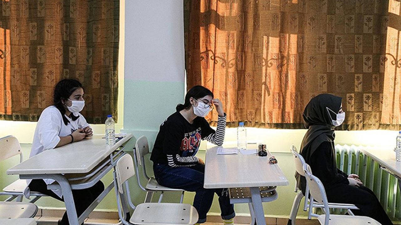 Yüz yüze ve uzaktan eğitim ile ilgili detaylar belli oldu