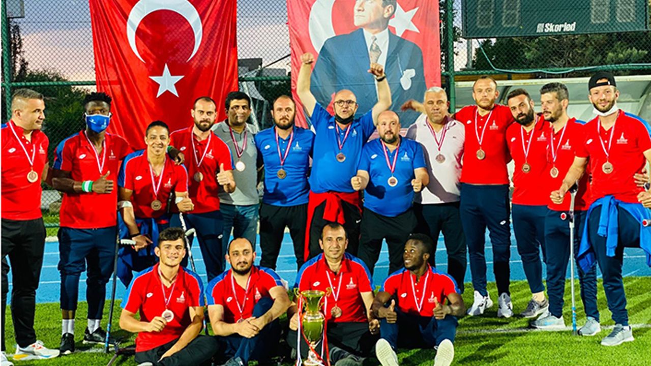 İzmirli sporculardan bir kupa daha