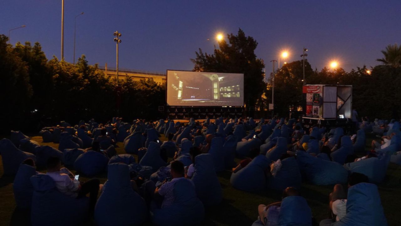 Açık havada sinema keyfi devam ediyor