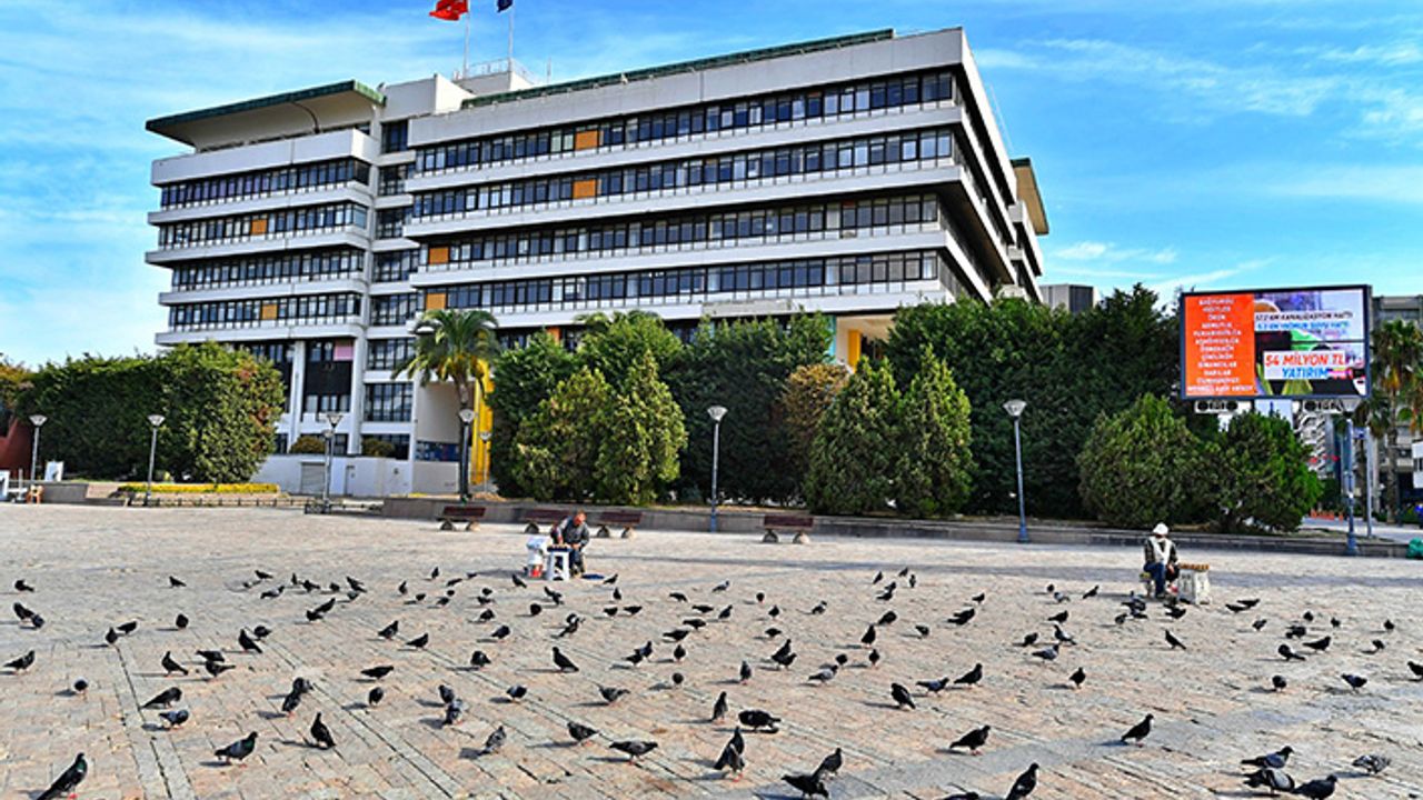 Meydanı tanımlayan yeni bir yapı yapılacak