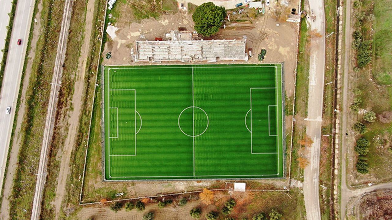 Manisa'ya FIFA standartlarına uygun futbol sahası