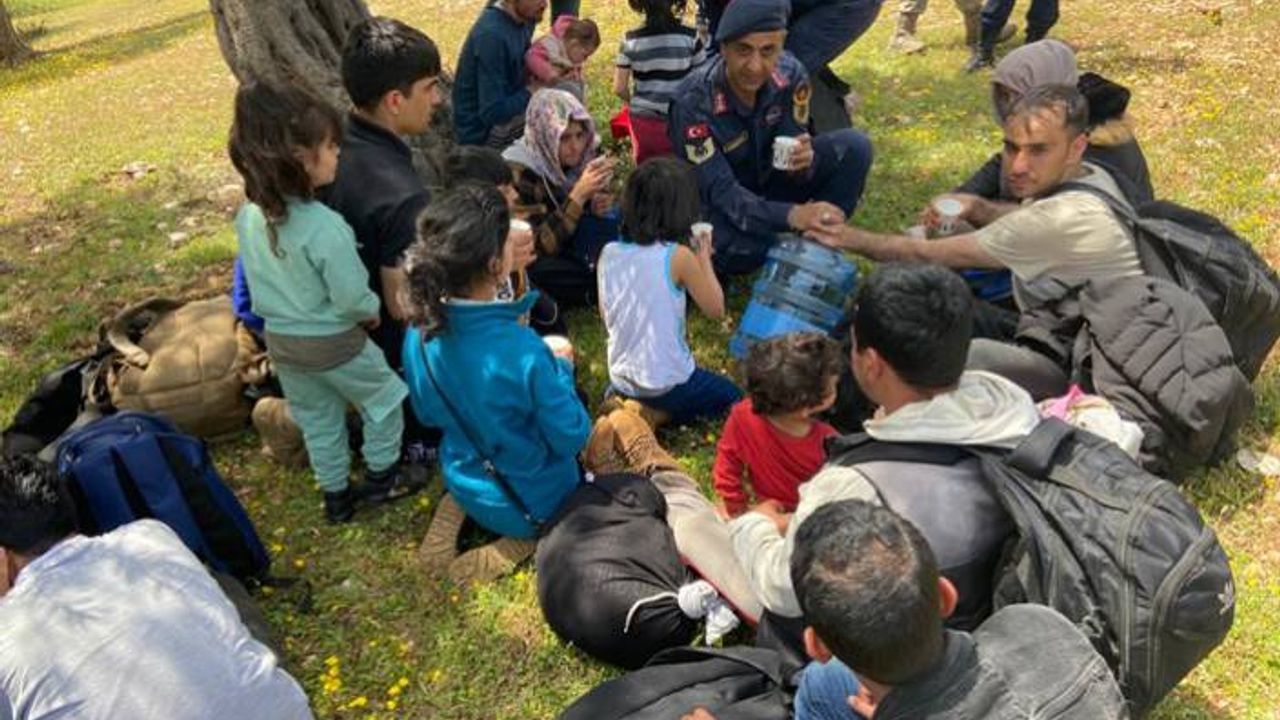 İzmir'de 94 düzensiz göçmen yakalandı