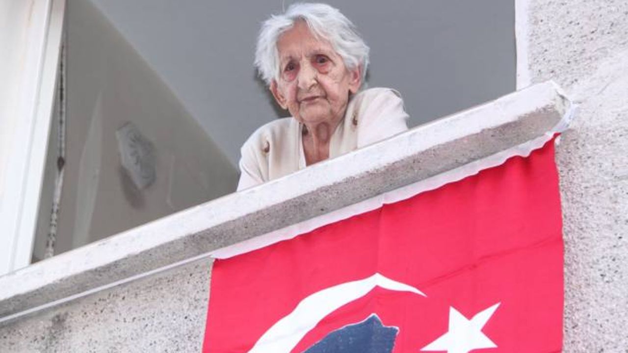 'Her Türk gibi Atatürk'e tapıyorum'