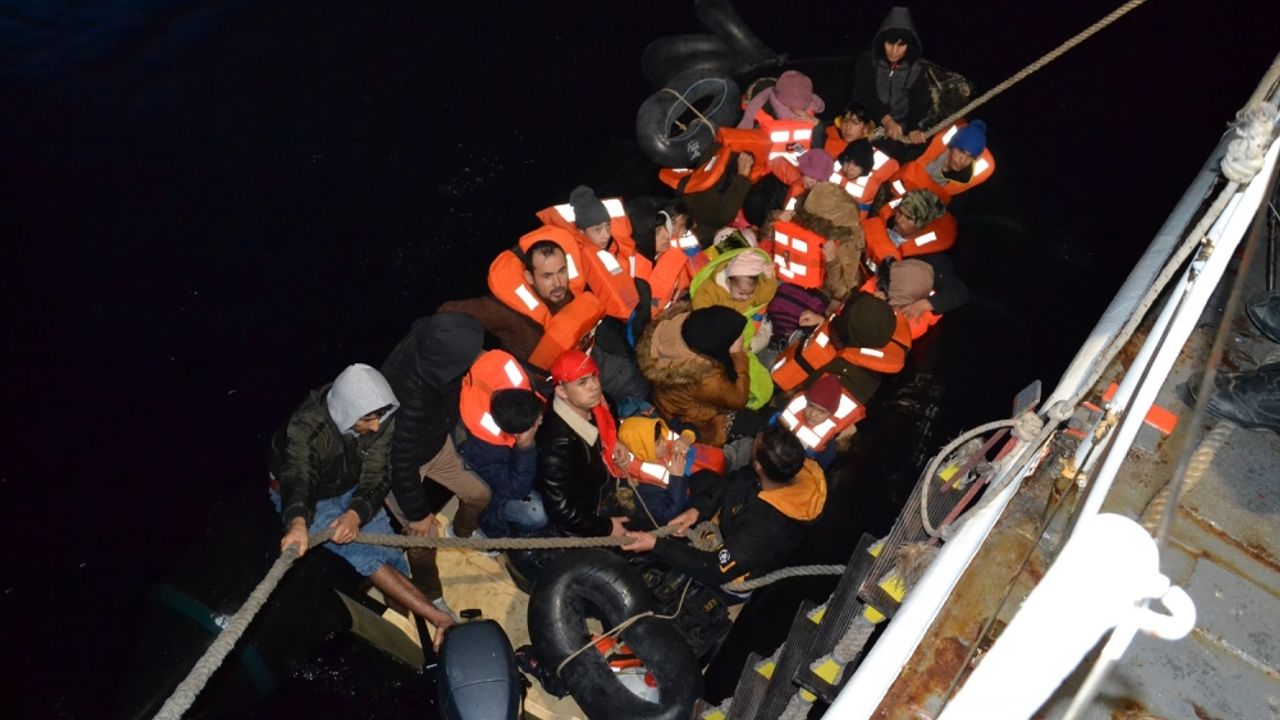 İzmir'de 84 düzensiz göçmen kurtarıldı