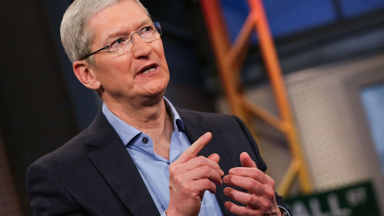 Apple CEO'su Tim Cook maaşından kesinti yapacak