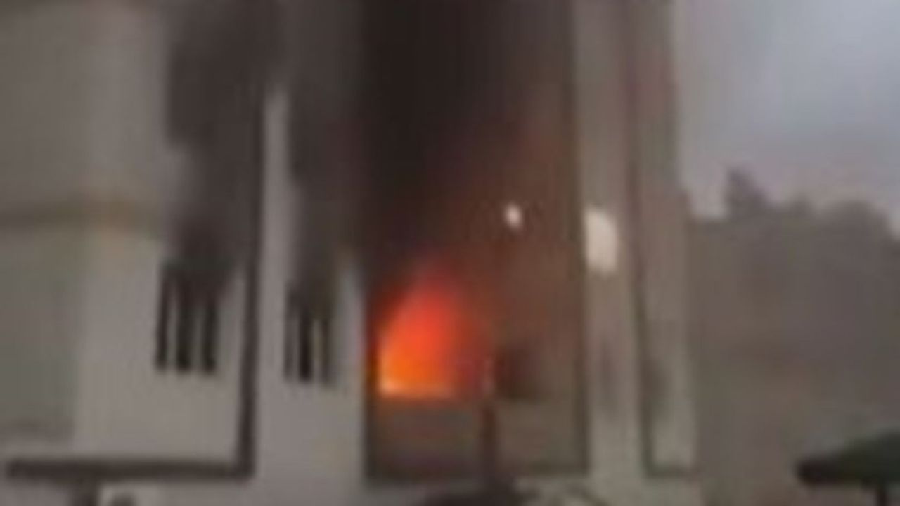 Öfkeli kiracı ev sahibine kızıp evi ateşe verdi
