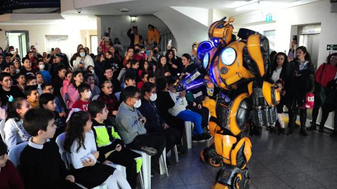 Balçova'da geleceğin mucitlerine 'Robot Show'