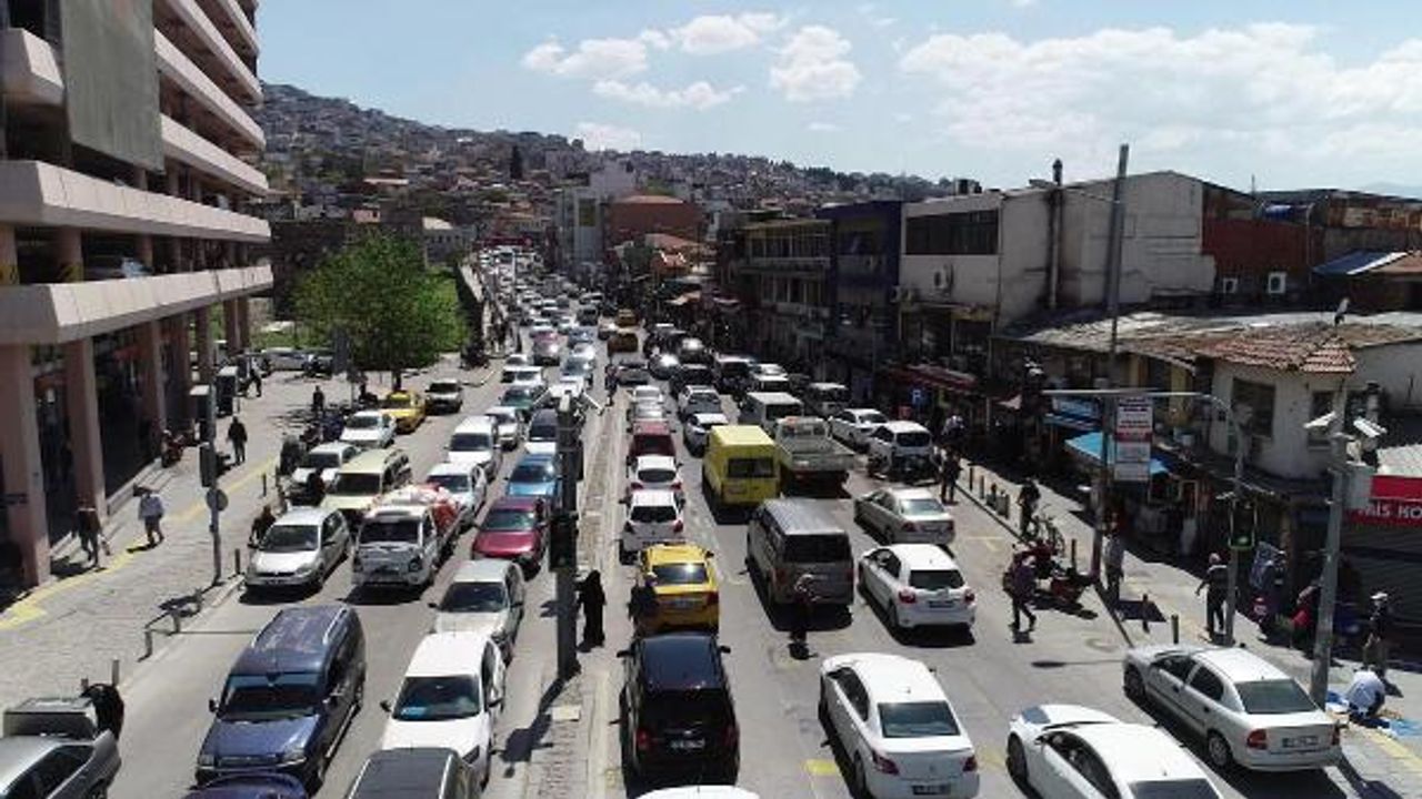 İzmir'de trafiğe kayıtlı araç sayısında büyük artış