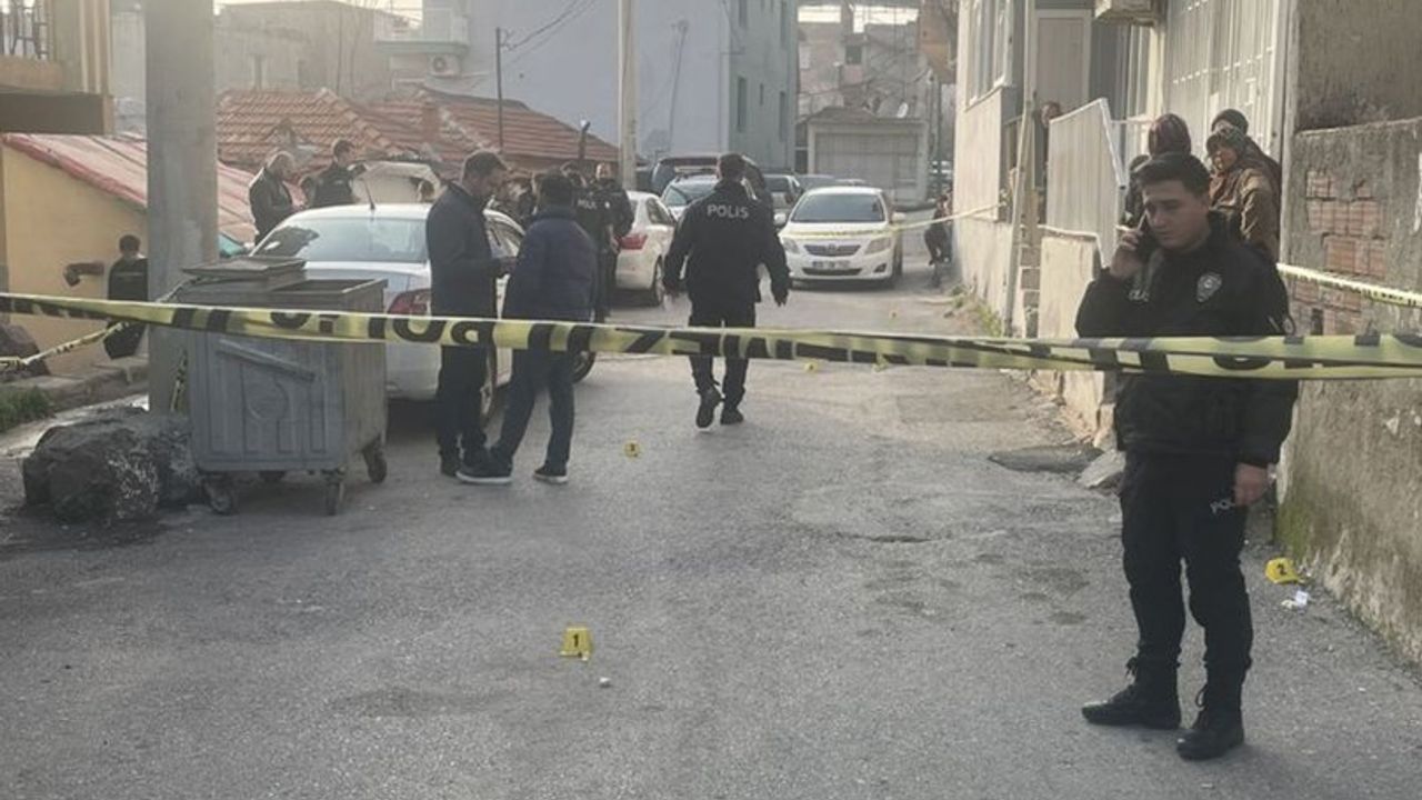 Bayraklı'da silahlı kavga: Üç kişi yaralandı