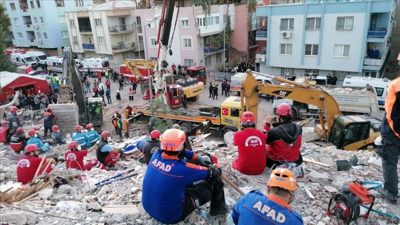 İzmir depremi ne zaman gerçekleşti? İzmir depremi kaç büyüklüğünde oldu? İzmir depreminde kaç kişi yaşamını yitirdi?