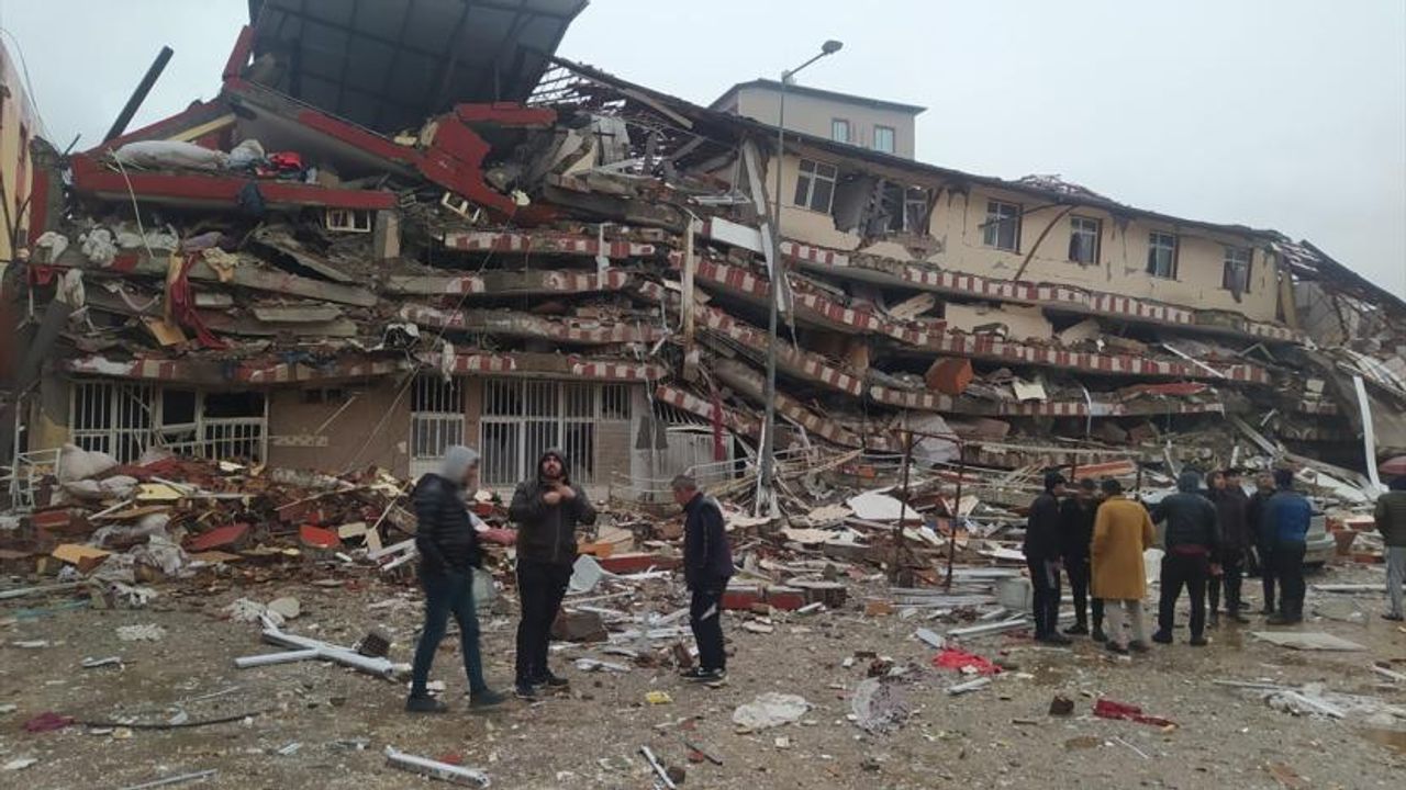 Yunanistan'dan deprem sonrası ilk açıklama