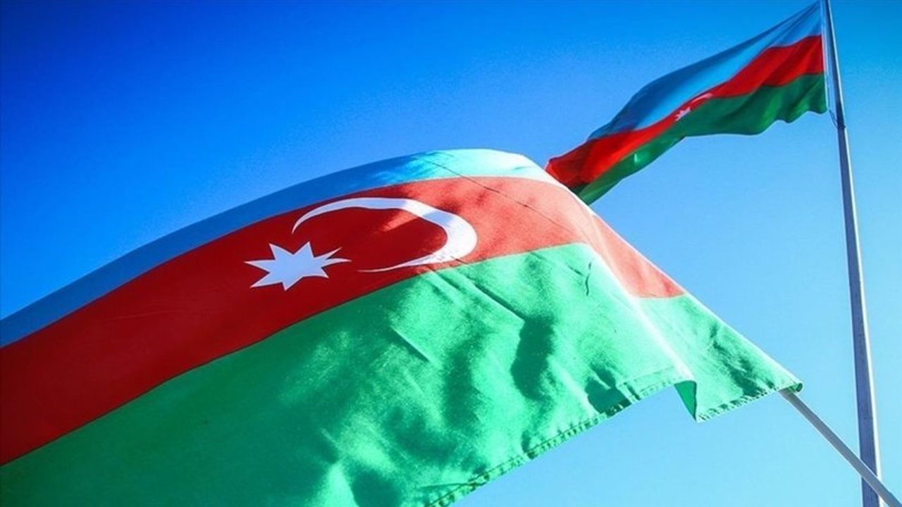 Azerbaycan’ın Neyi Meşhur? Azerbaycan’da Tatil, Azerbaycan Bayrağı, Azerbaycan'ın nüfusu