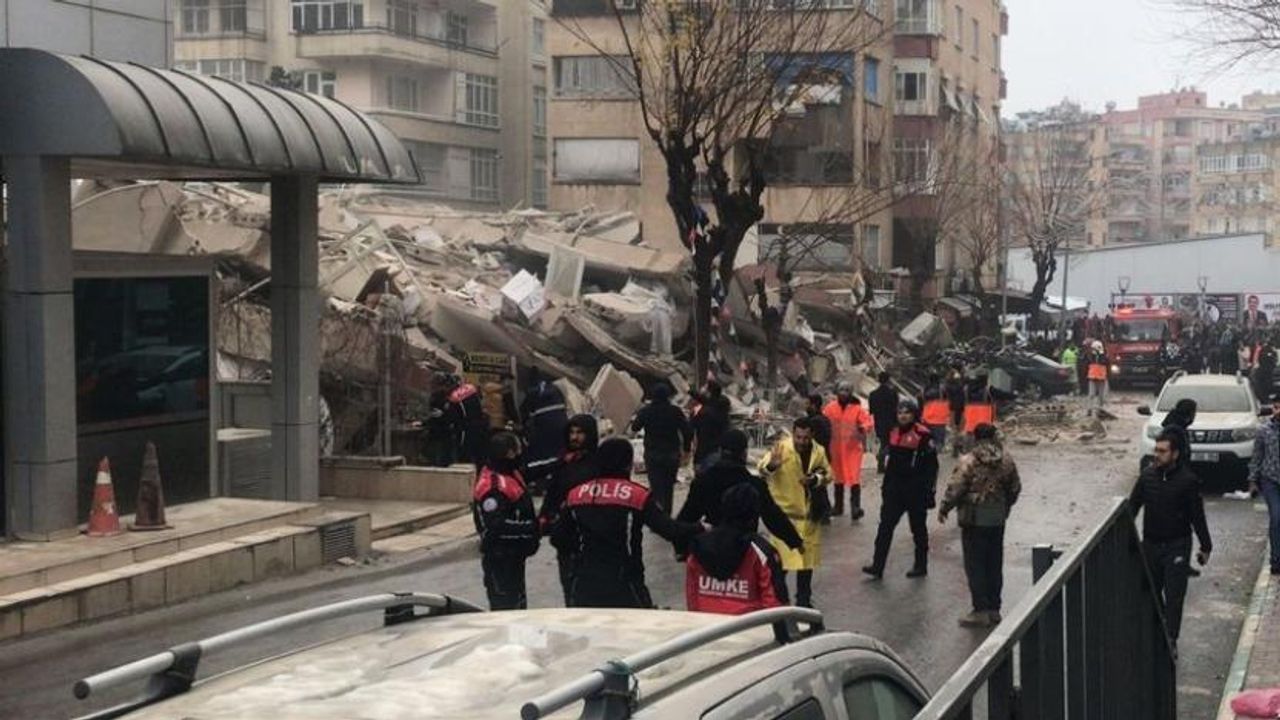 İzmir iş dünyası deprem için tek yürek