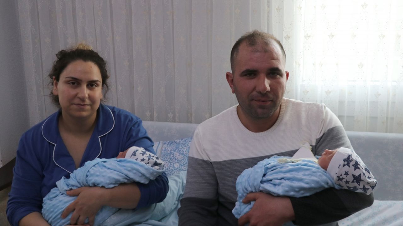 Gaziantepli depremzede çift, ikiz bebeklerini Fethiye'de kucaklarına aldılar