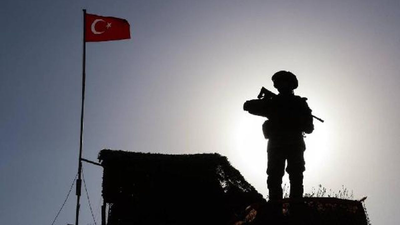 MSB: 5'i FETÖ, 1'i PKK mensubu 20 kişi yakalandı