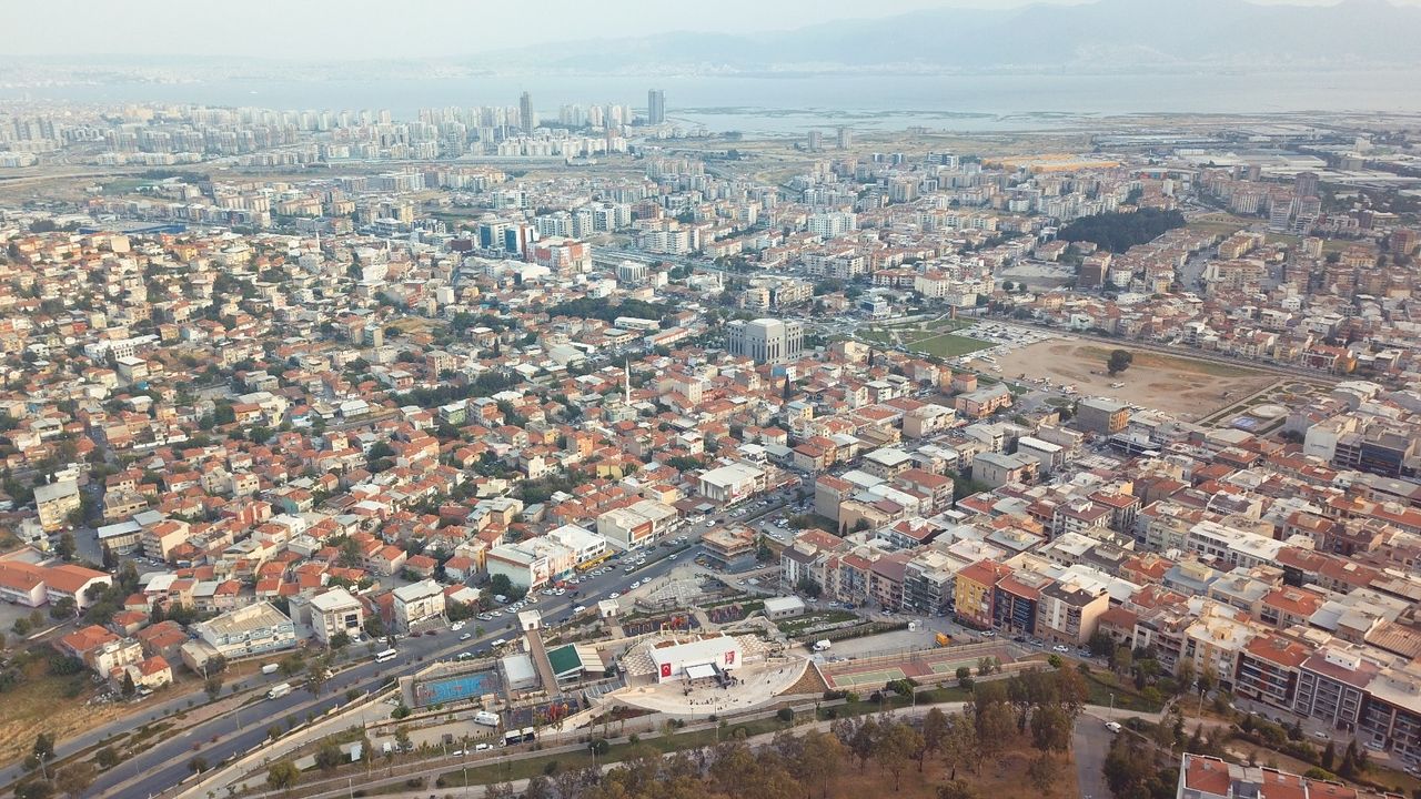 İzmir Çiğli'de 1.011,56 m² doğal sit-sürdürülebilir koruma imarlı arsa satılık