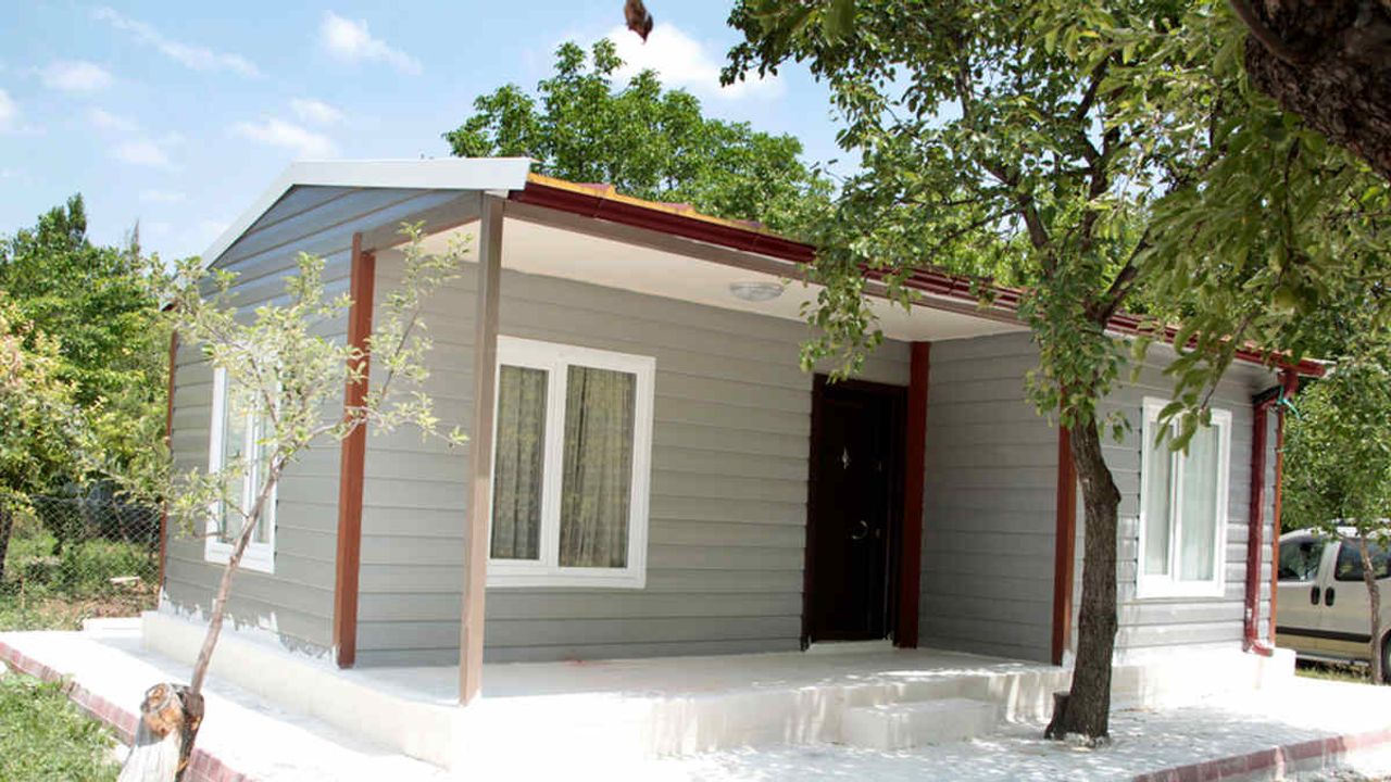 İzmir Torbalı'da satılık 1.205 m² müştemilatlı ev ve bahçesi