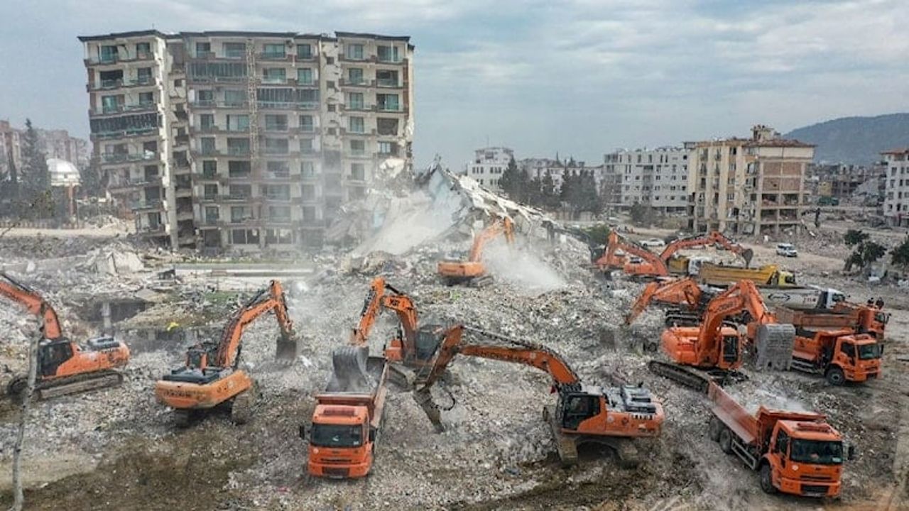 Depremin Türkiye ekonomisi üzerindeki  2 trilyon TL yükü