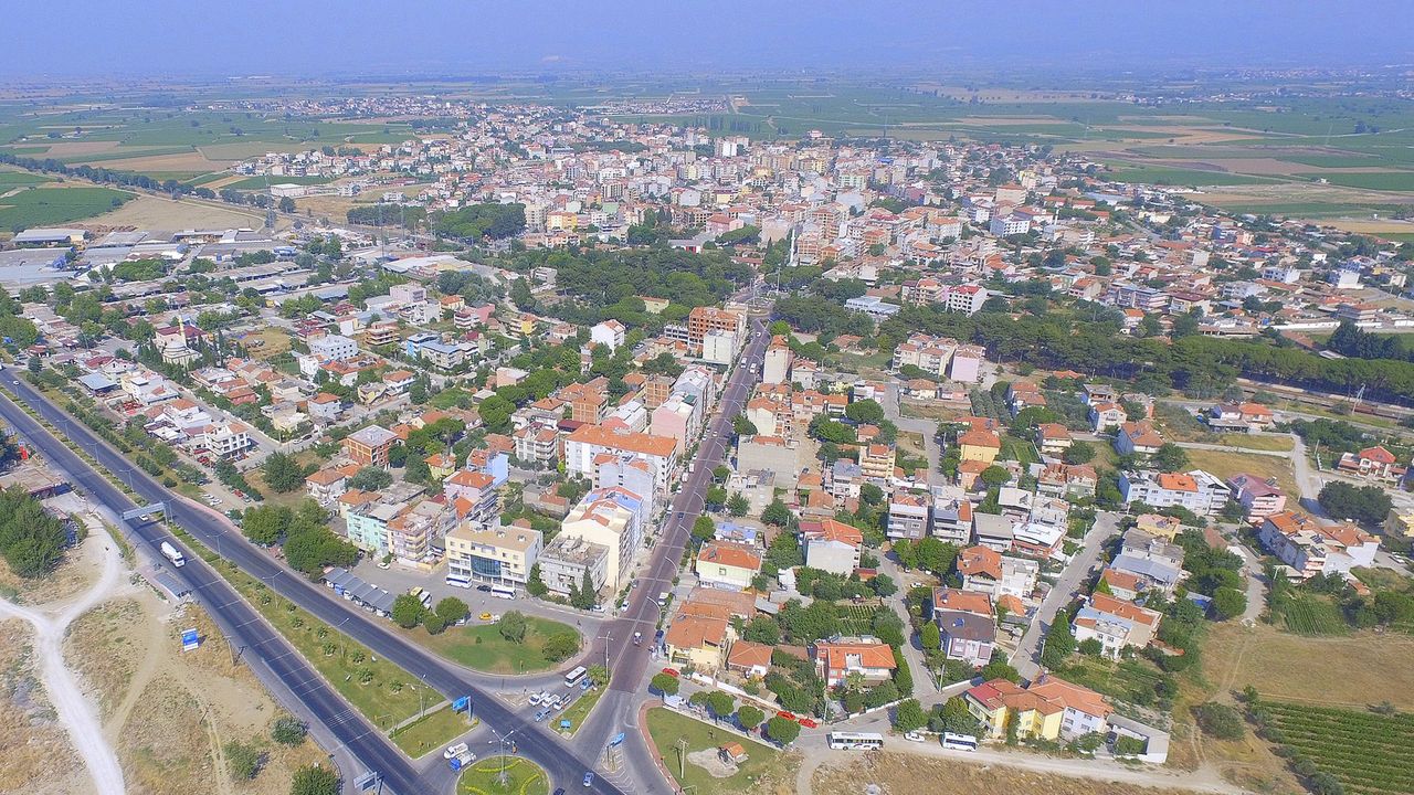 Manisa Saruhanlı 'da 139.898,23 m2 tarla icradan satılıktır