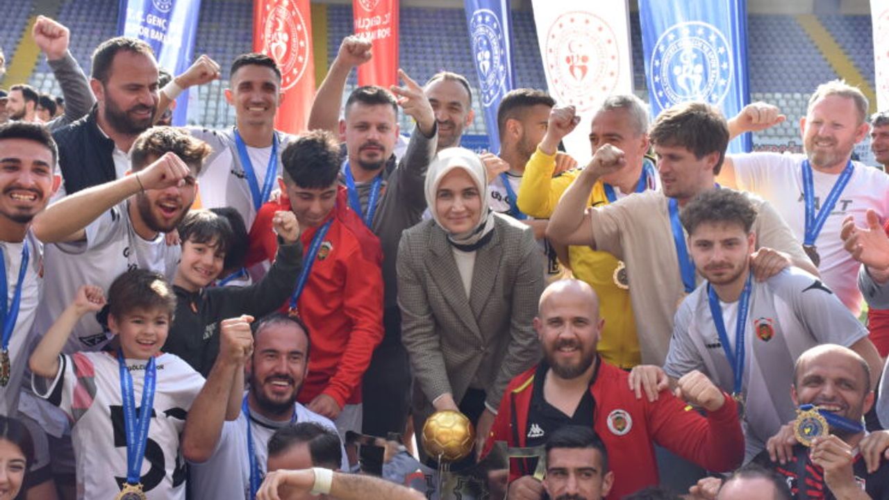 İşitme Engelliler Futbol Süper Ligi'nin şampiyonu Gölcük oldu
