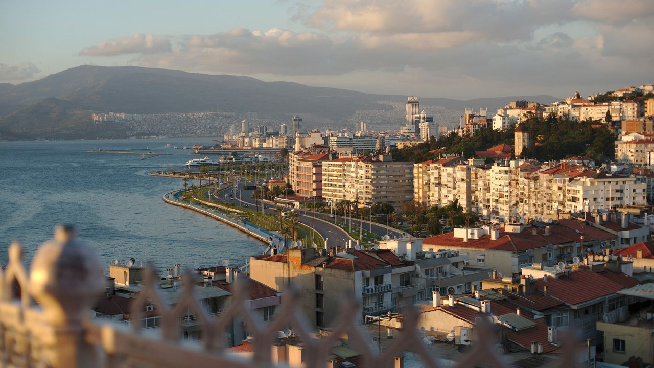 İzmir'de 52 adet daire satışa sunuldu
