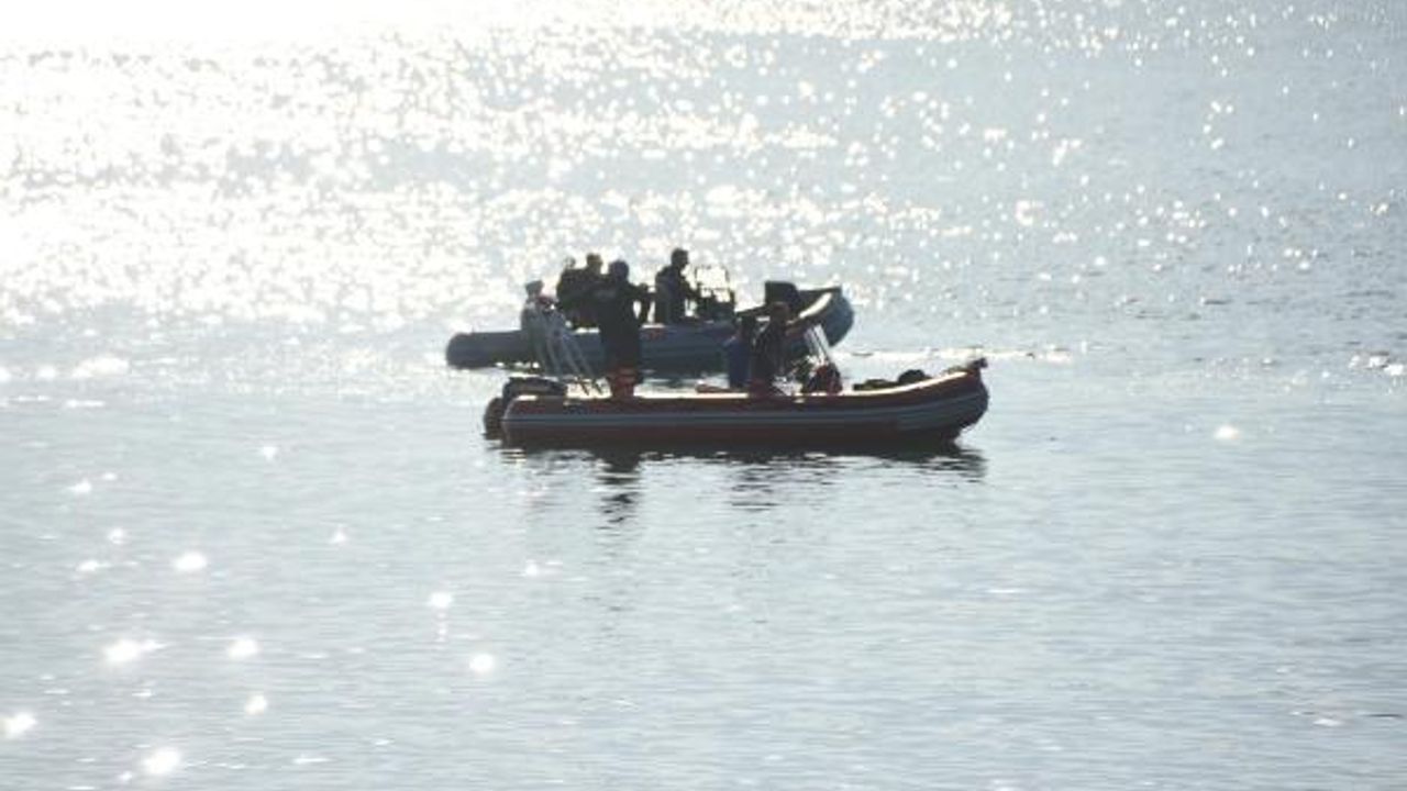 İzmir Tahtalı Barajı'nda düşen helikopterdeki 3 mürettebat aranıyor
