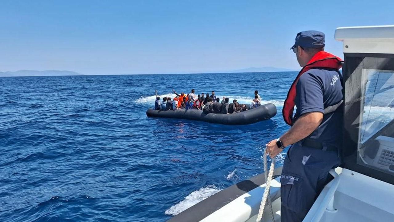 İzmir açıklarında 103 kaçak göçmen kurtarıldı, 135 kaçak göçmen yakalandı