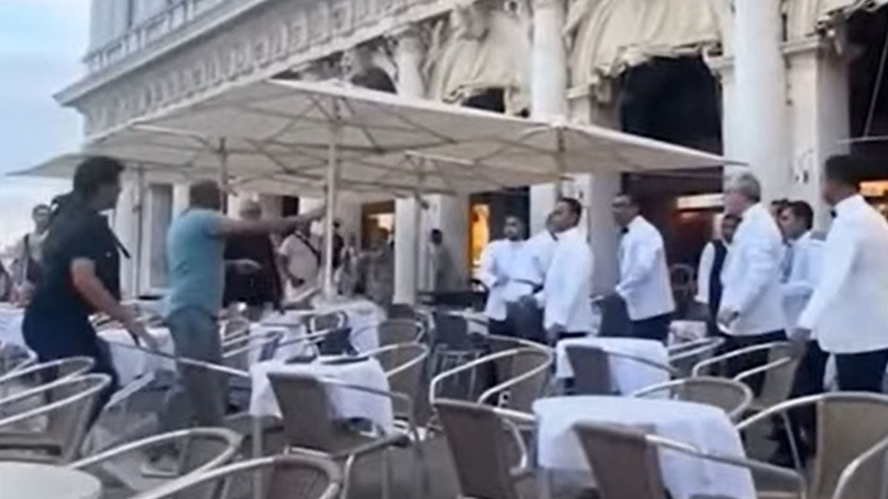 Ünlü restoranda garsonlar müşterileri evire çevire dövdü
