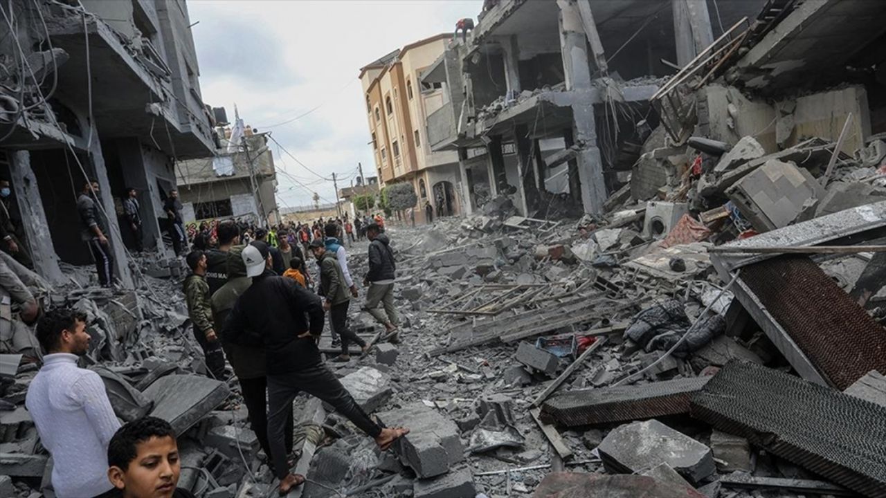 İsrail'in Gazze Şeridi'ne saldırılarında ölenlerin sayısı 13 bin 300 oldu