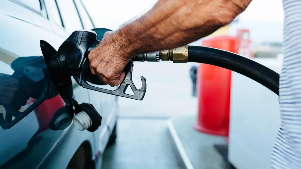 Benzine Gelen İndirim Pompaya Yansıdı! 9 Aralık 2023 Güncel Akaryakıt Fiyatları