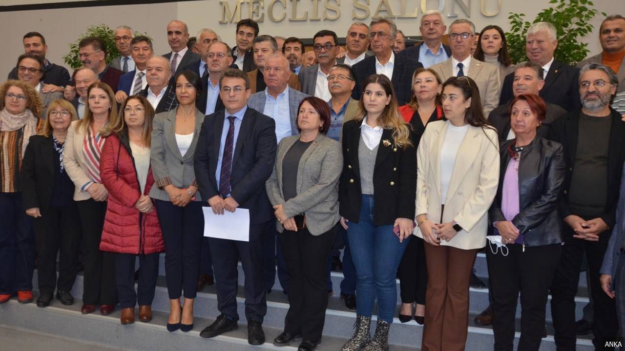 CHP'li meclis üyelerinden Başkan Soyer'e destek: Başaramayacaksınız
