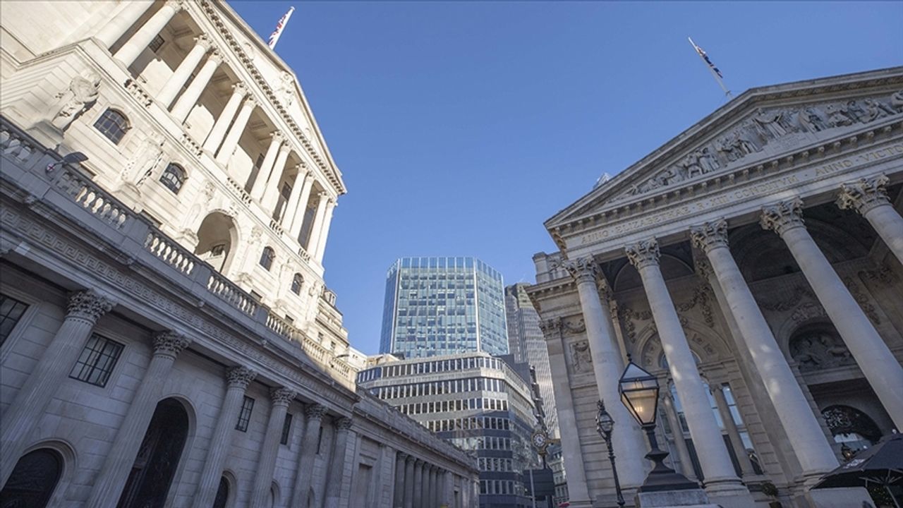 Ekonomistler, İngiltere Merkez Bankasının faiz artış döngüsünün sona erdiği görüşünde