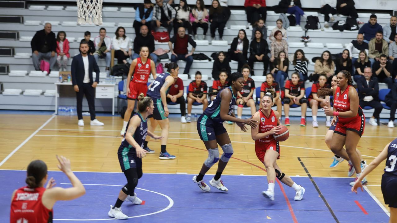 Turgutlu belediyesi kadın basketbol ve voleybol takımları sahada