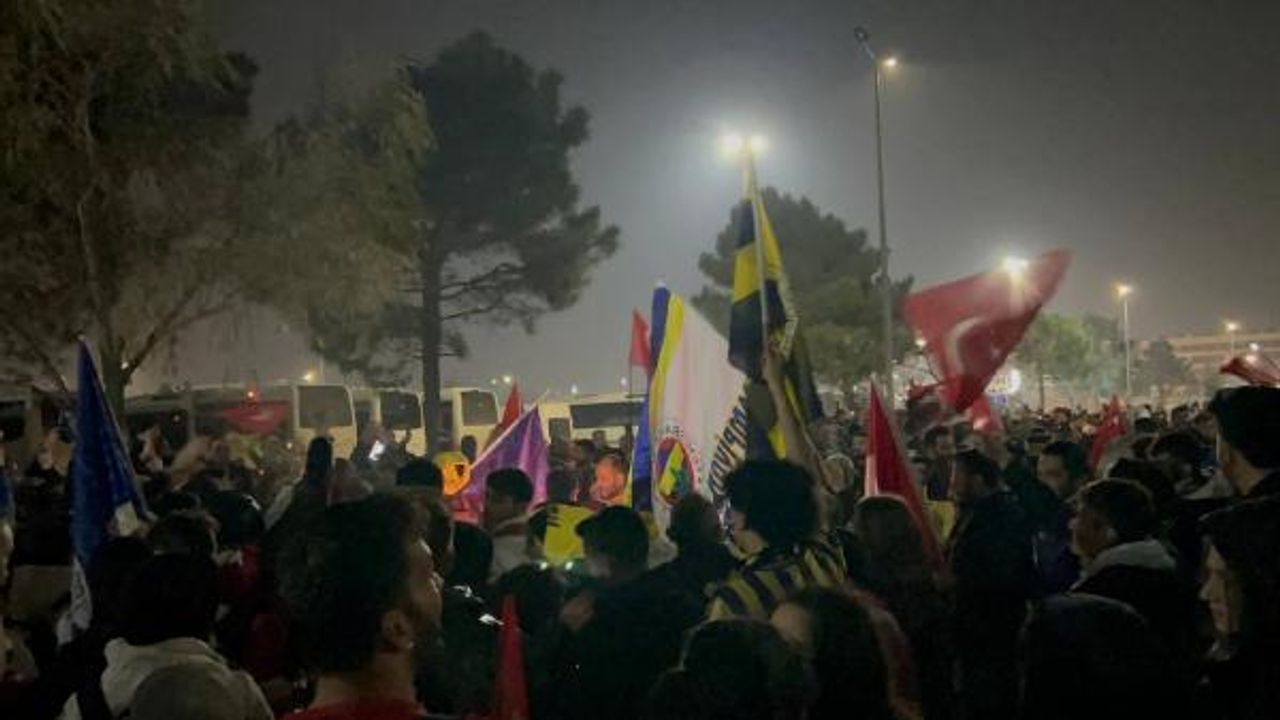 Fenerbahçe, İstanbul'da coşkuyla karşılandı