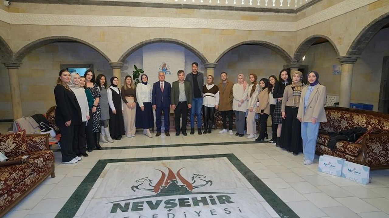 Mehmet Savran'dan Nevşehirli gönüllü gençlere tebrik