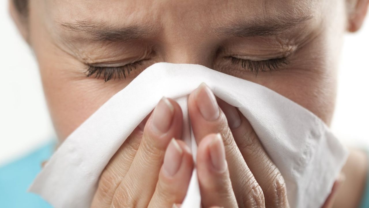 Evdeki tozlar nefesinizi kesebilir: Hangi hastalıklara yol açabileceğini biliyor musunuz?