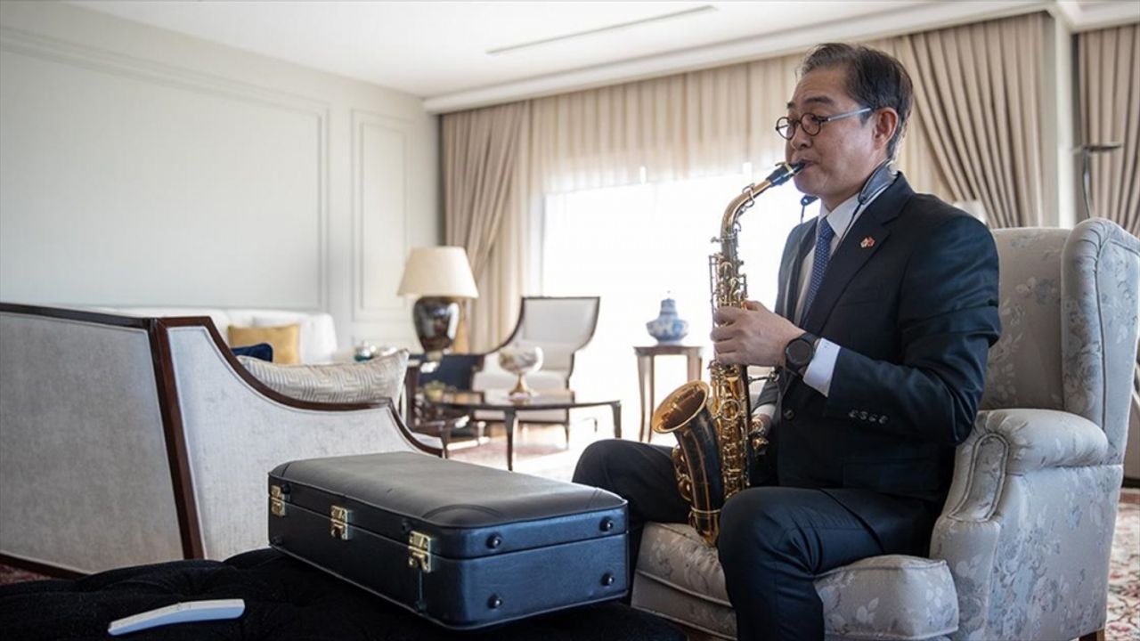 Güney Kore Büyükelçisi Lee, Türkiye'ye "Memleketim" ve "Katibim" şarkılarıyla veda etti