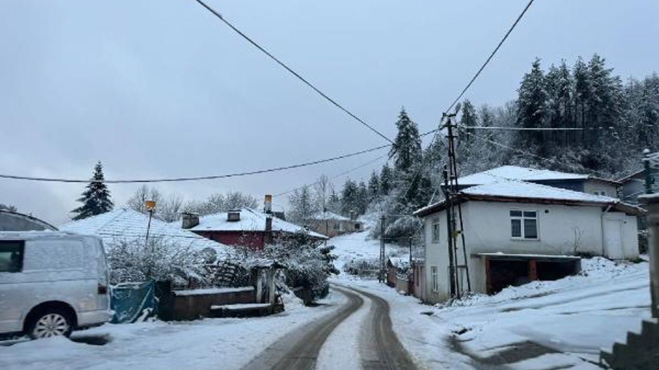 Bartın'da 35 köy yolu kardan kapandı