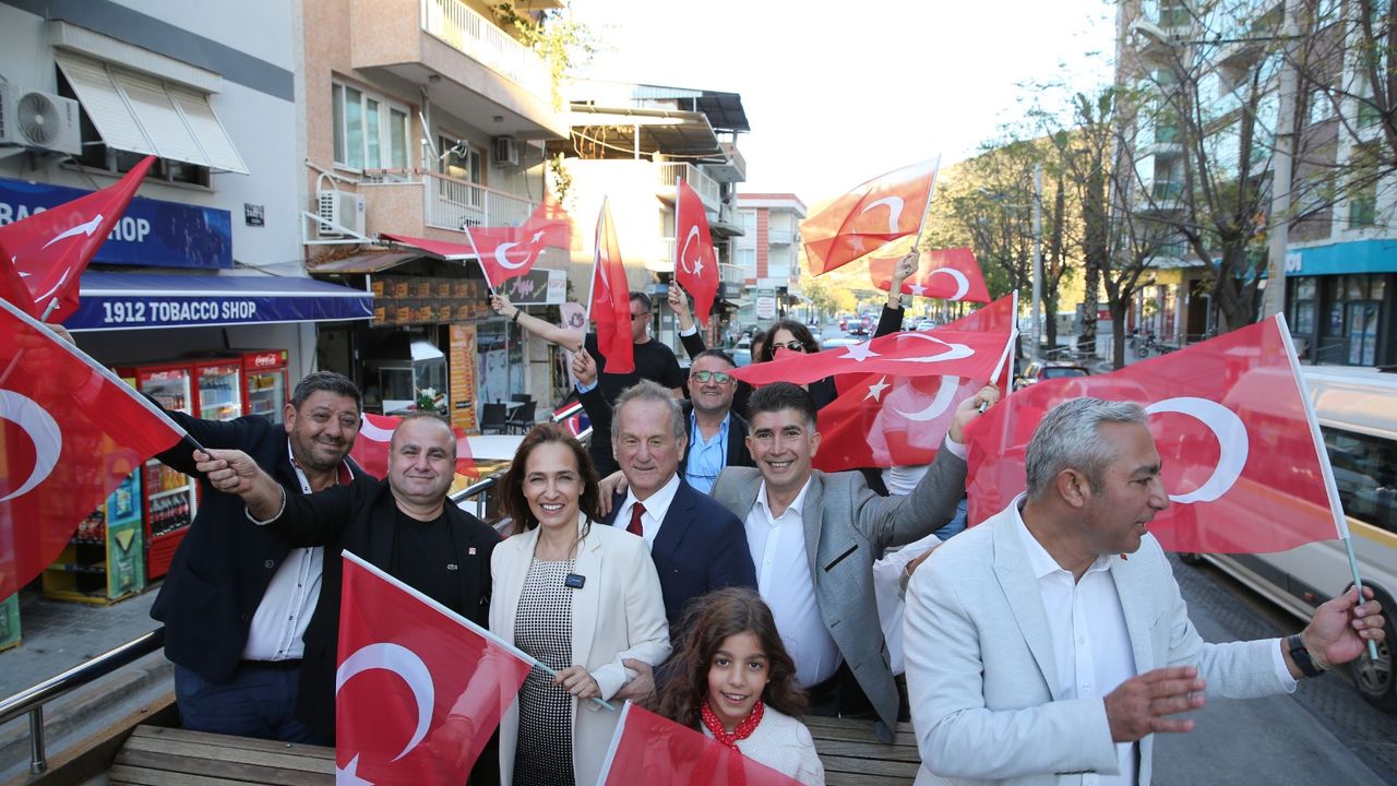 Karşıyaka, Cumhuriyet’in ışığında tek yürek oldu